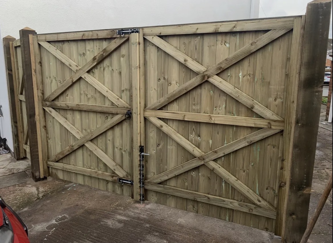 Construction side of Kingswood timber gates showing cross-bracing